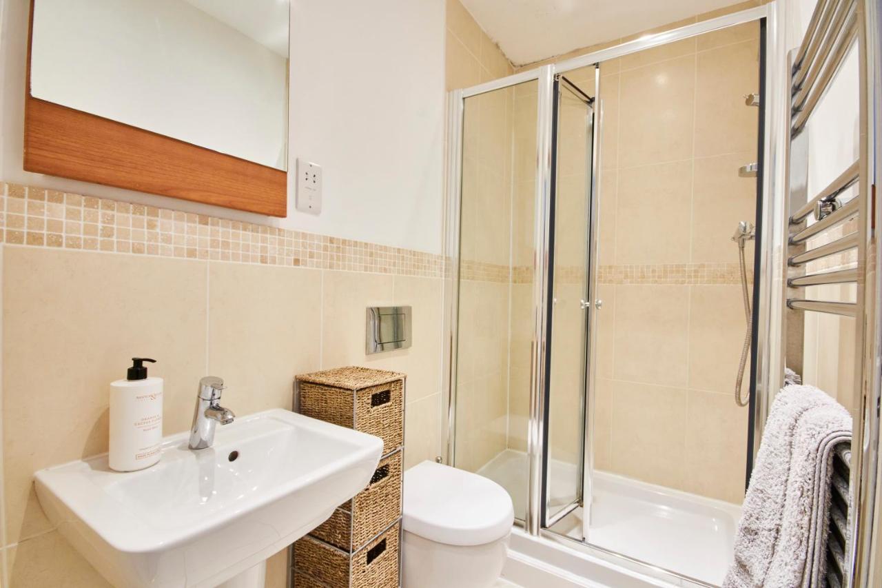 Boutique Bath Apartment Free Parking מראה חיצוני תמונה